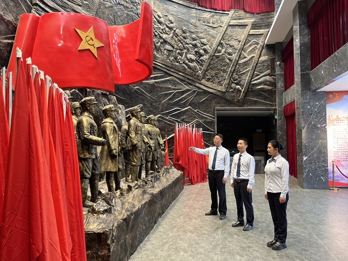 在鄂豫陕革命纪念馆参观学习.JPG