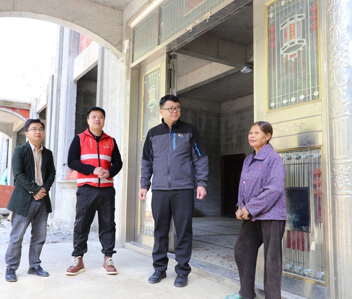 走访慰问定点帮扶户 (2).JPG
