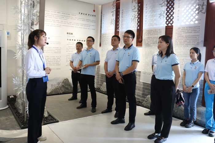 参观梧州两广总督府家风馆.JPG
