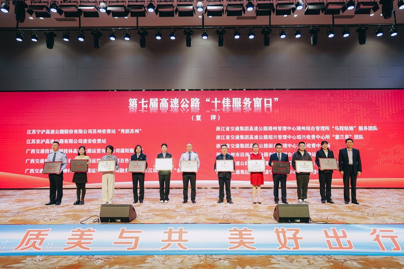 颁奖徐.jpg