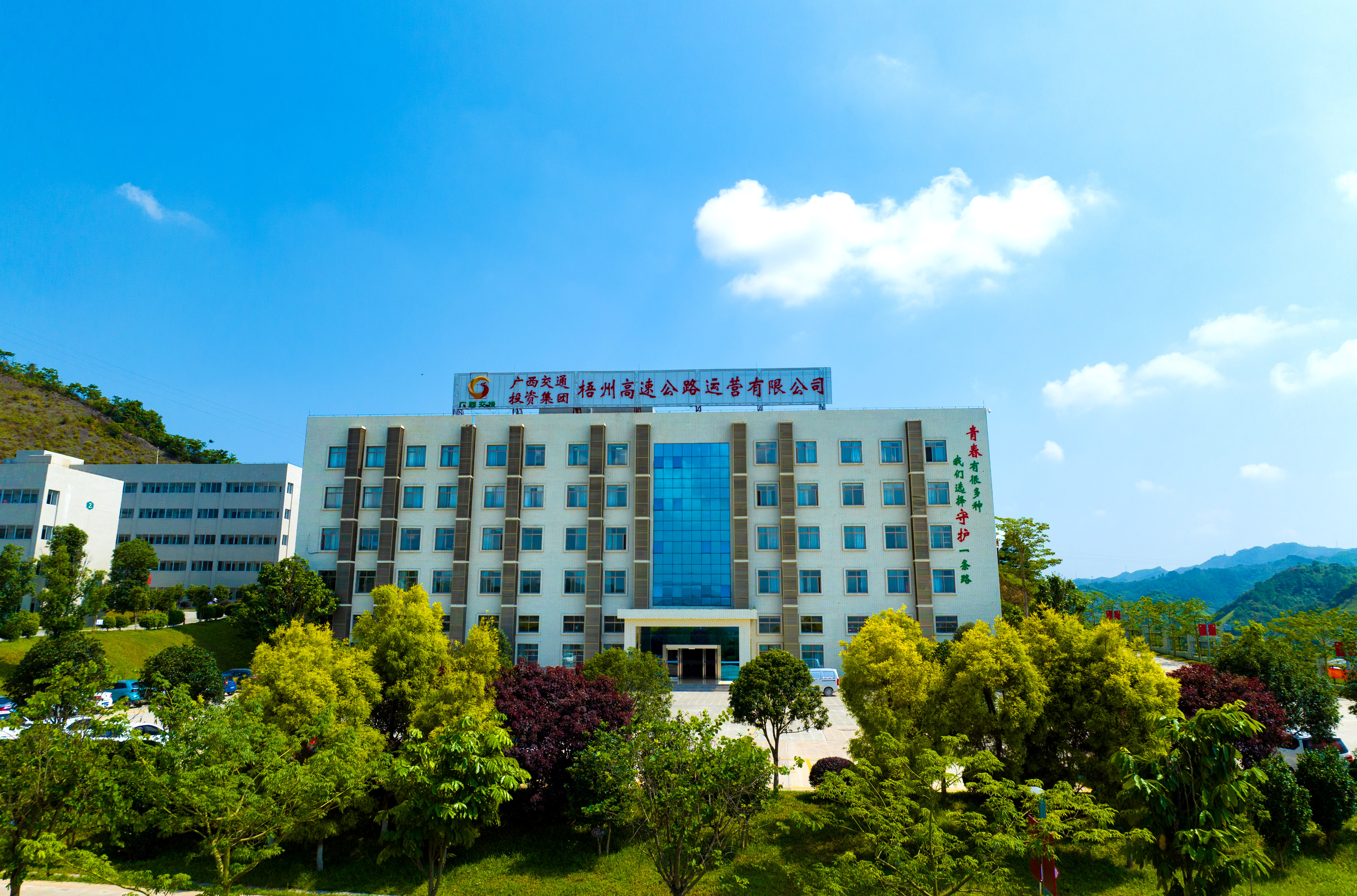 ABUIABACGAAgwcnPyAYotMvSuAEwmCk4mBs