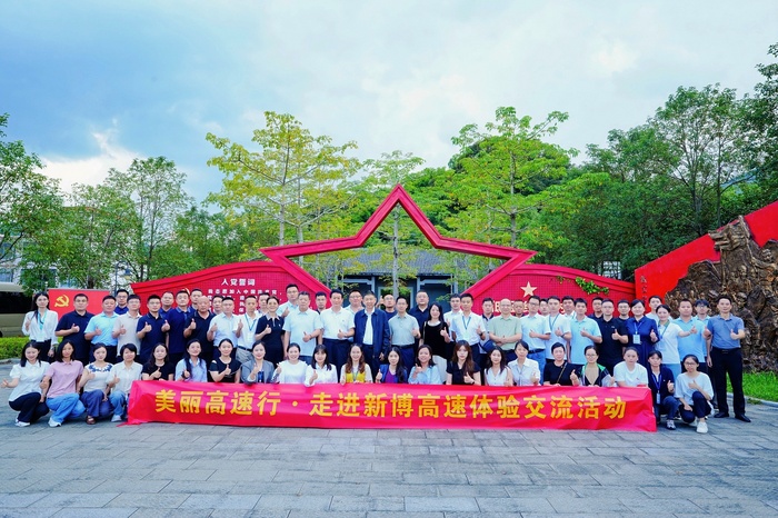 低冚村大合影.jpg